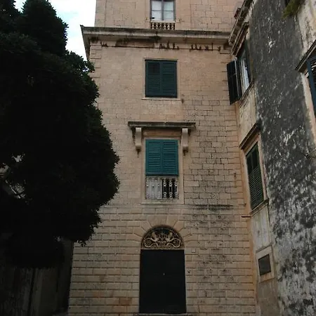 Old Palace アパート *